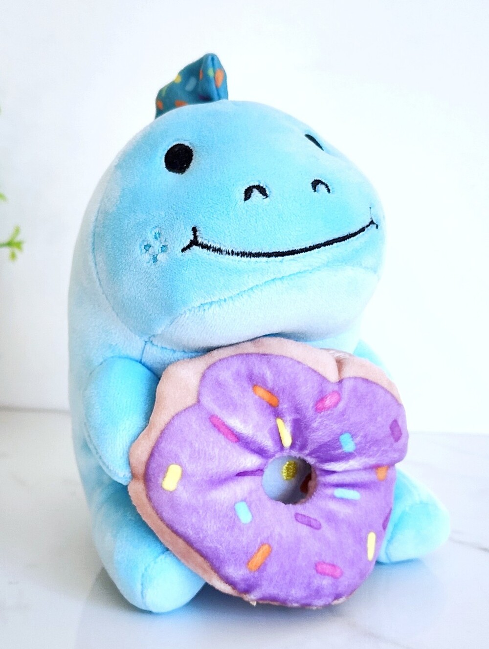 Moriah Elizabeth Mystery Mini Plush Series 2 Derp Dinosaur W/Donut 6”